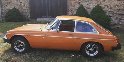 MG B GT orange